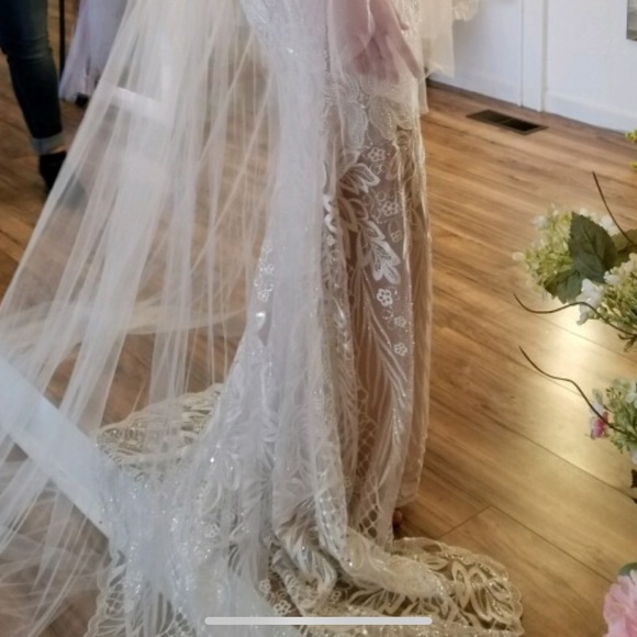 Wedding dress size 14! - Picture 4 of 4